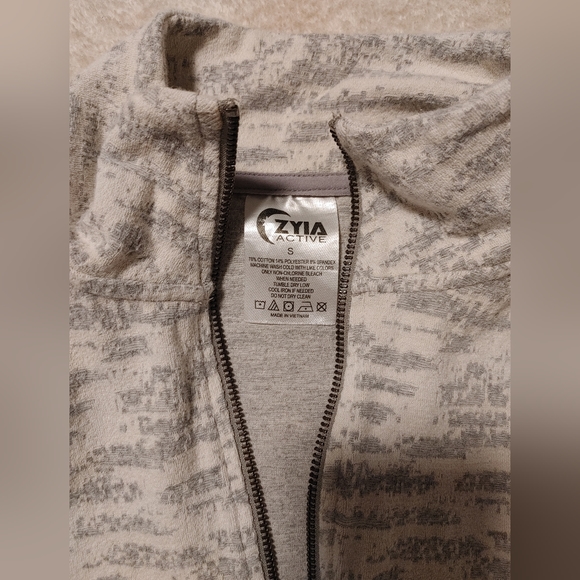 ZYIA Zip Sweater Small - Picture 2 of 2